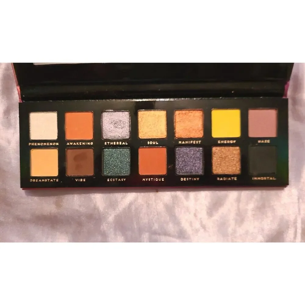 Bad Habit Aura eyeshadow palette